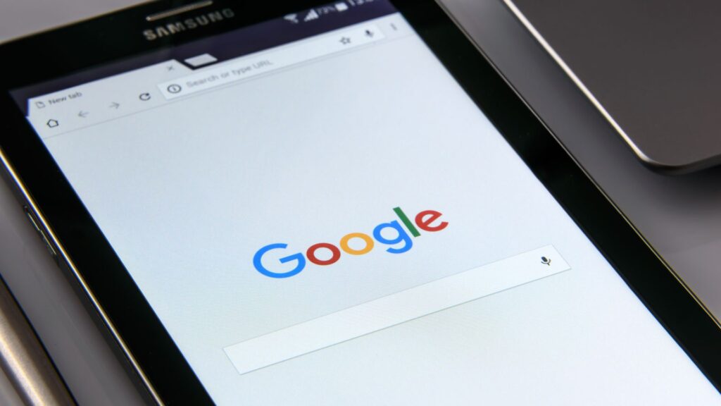 Google 搜尋結果最上面的「AI 摘要區」,小網站要怎麼擠進去?