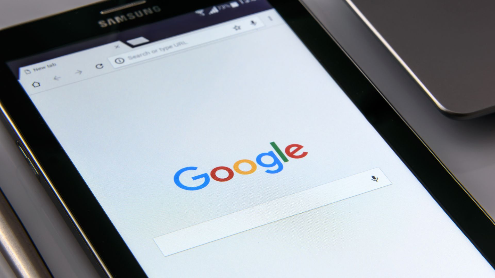 Google 搜尋結果最上面的「AI 摘要區」,小網站要怎麼擠進去?